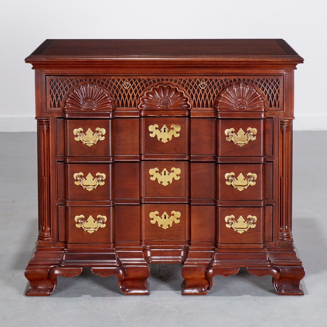 Newport style mahogany block front chest (1 of 9)