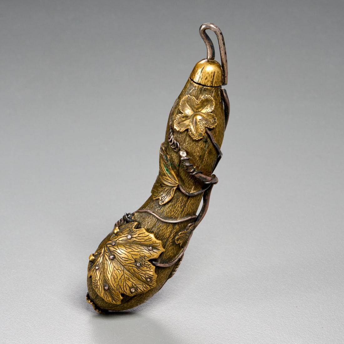 Antique Japanese brass and silver Yatate: Antique Japanese brass and silver Yatate, Meiji Period (19th c.), beautifully detailed, of gourd form with silver vine, the tip unscrews to reveal a telescoping brush, the large leaf is hinged to