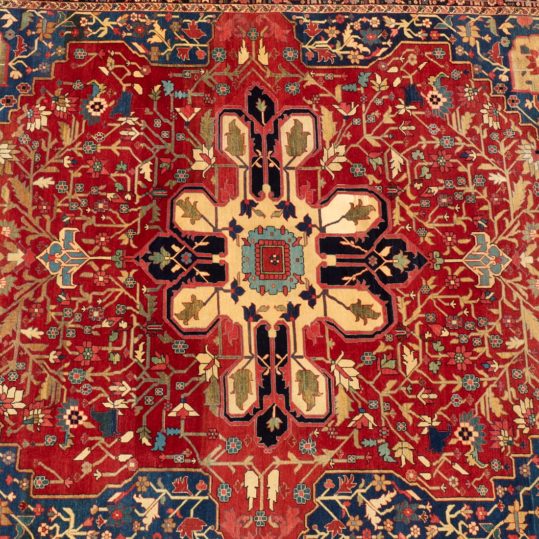 Antique Heriz Serapi rug - 2