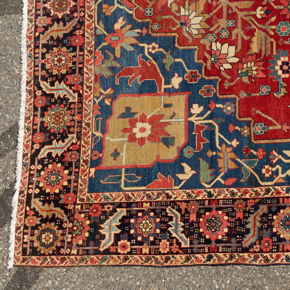 Antique Heriz Serapi rug - 3