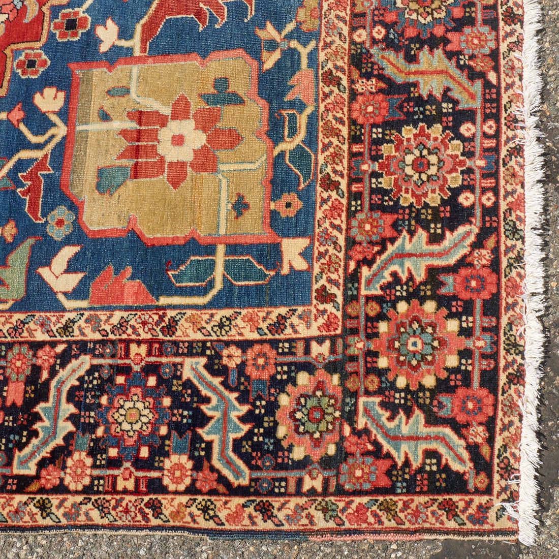 Antique Heriz Serapi rug - 4