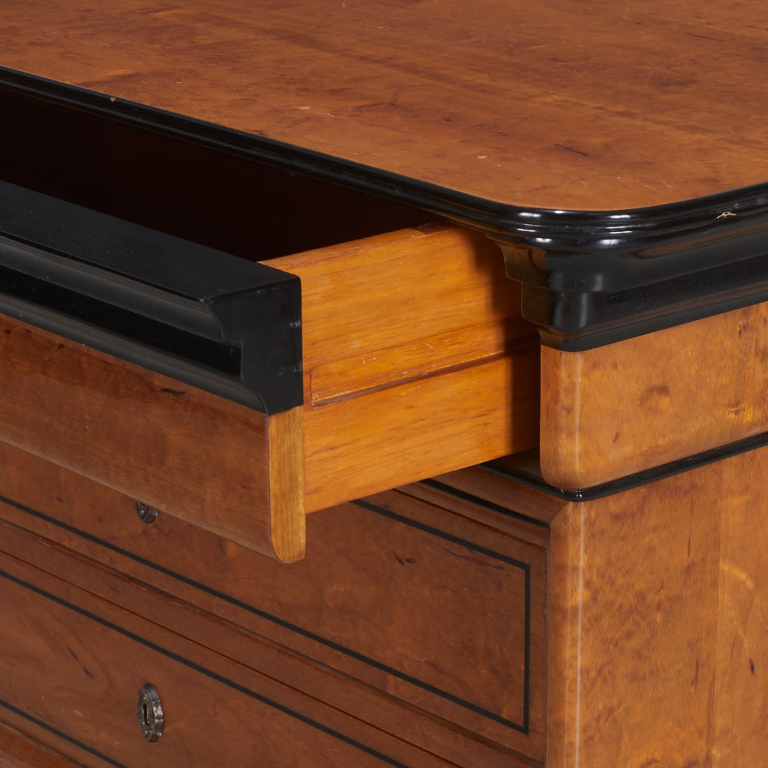 Enrique Garcel, small commode - 4