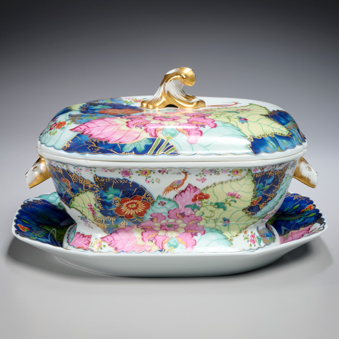 Mottahedeh porcelain lidded tureen (1 of 9)