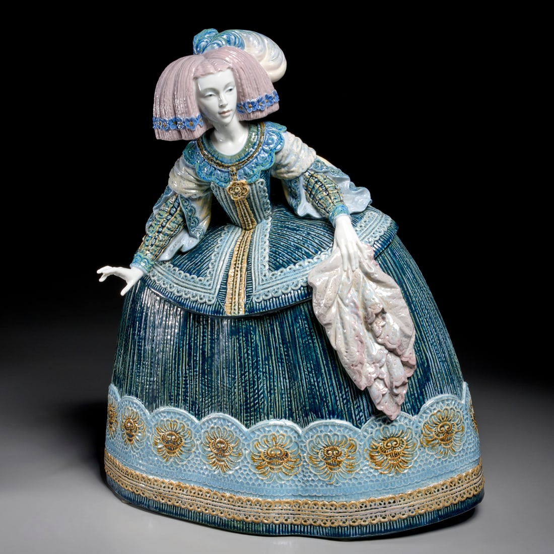 Large Lladro "La Menina" porcelain figure (1 of 10)
