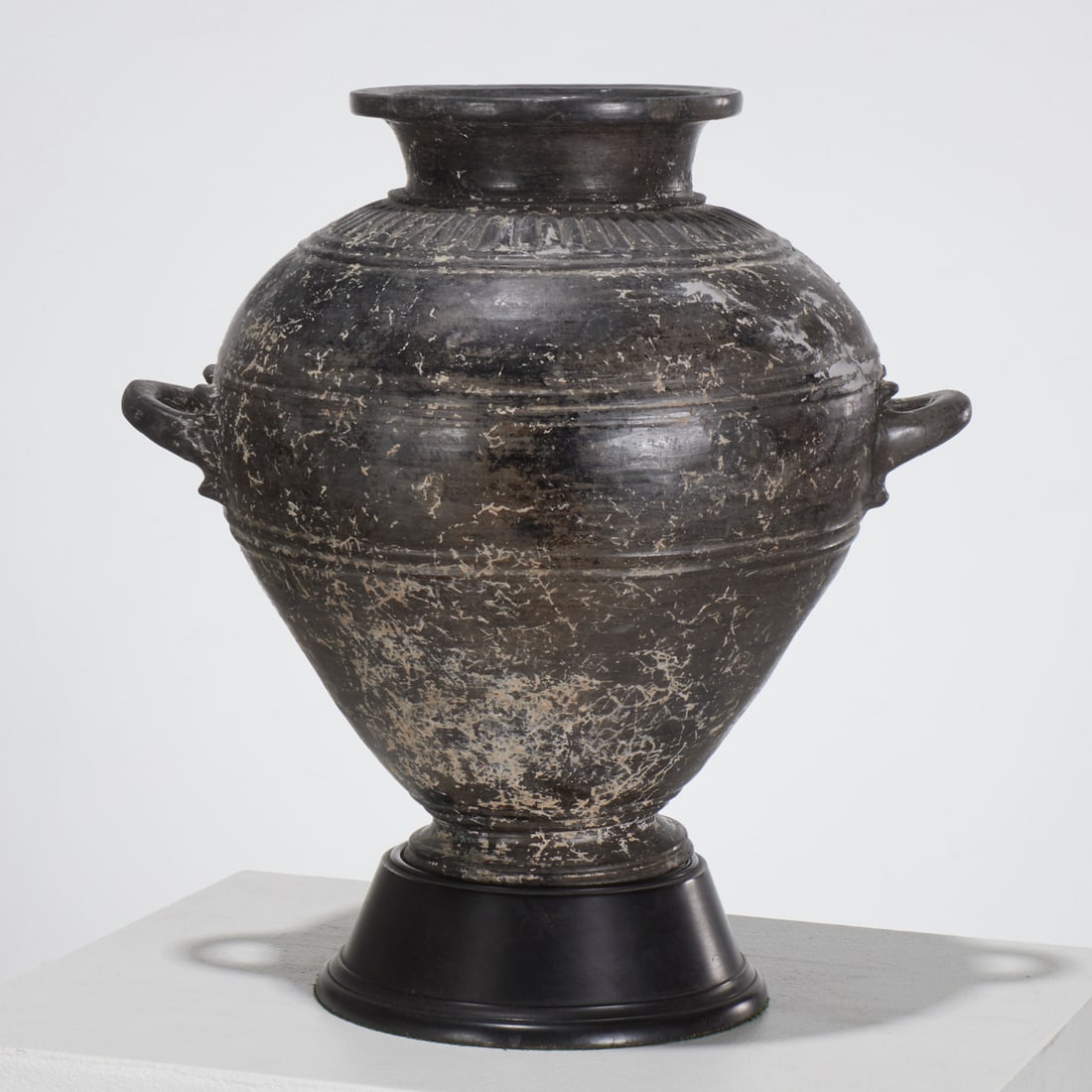 Etruscan style Bucchero pottery stamnos (1 of 9)