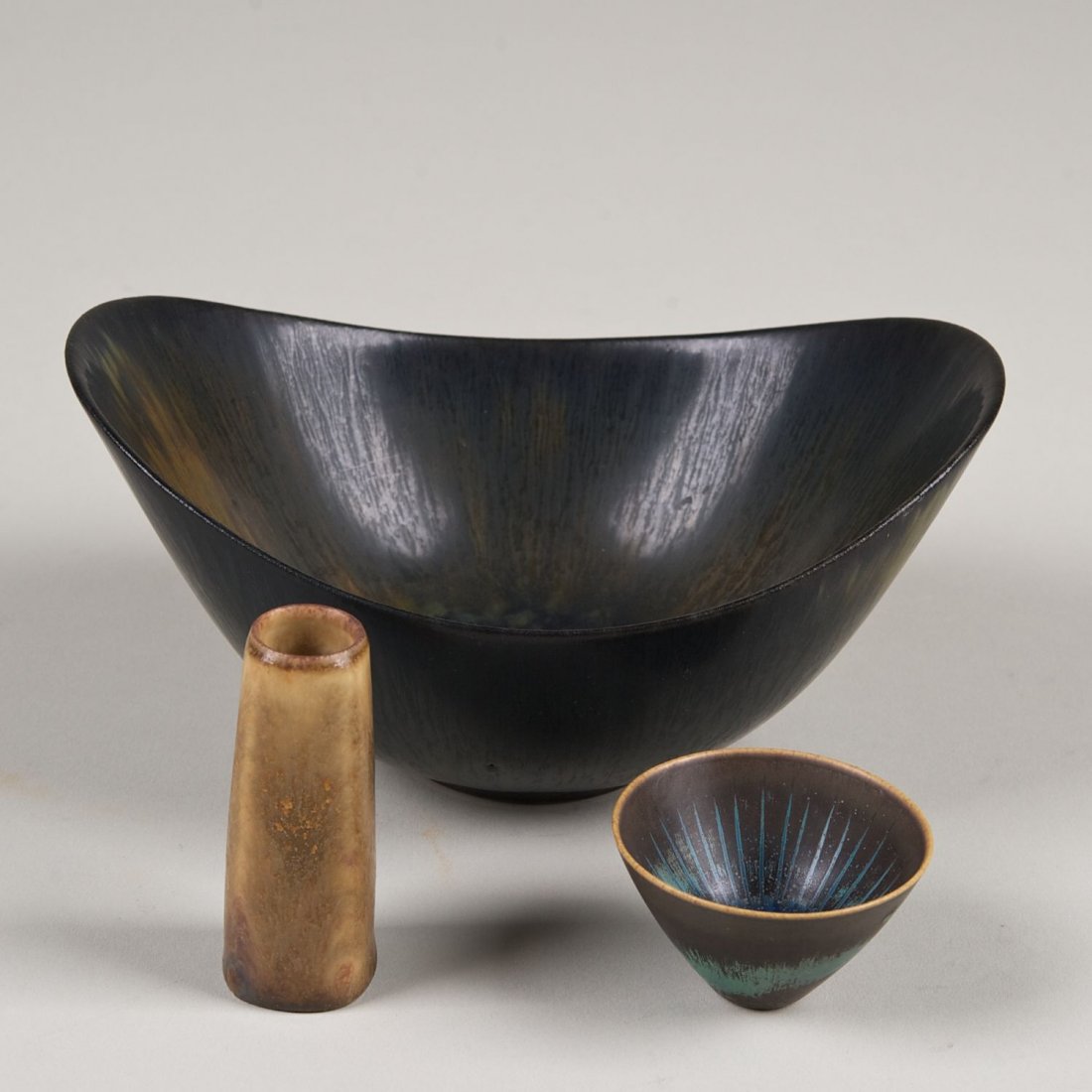 (3) pcs. Rorstrand, Swedish studio pottery: (3) pcs. Rorstrand, Swedish studio pottery: 20th c., largest: 3"h x 6.5"l x 4.75"d, smallest: 1.25"h x 2"dia.