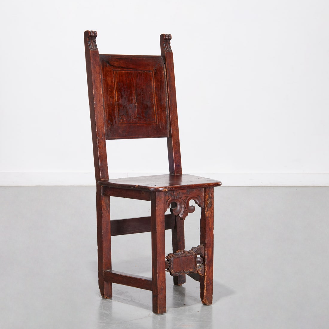 Italian Renaissance walnut chair, 16th/17th c. (1 of 8)