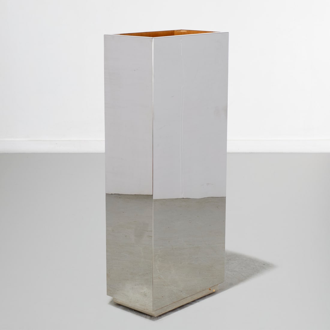 Chrome-plated steel illuminated pedestal (1 of 4)