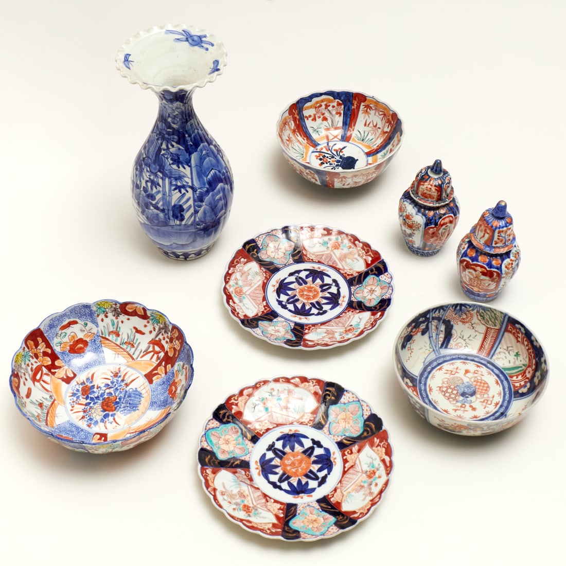 Group Japanese Imari porcelains (1 of 9)