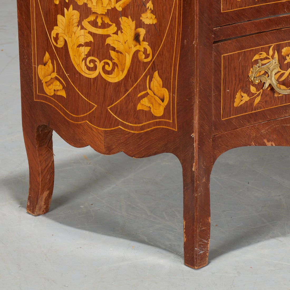 Continental Rococo marquetry commode - 3