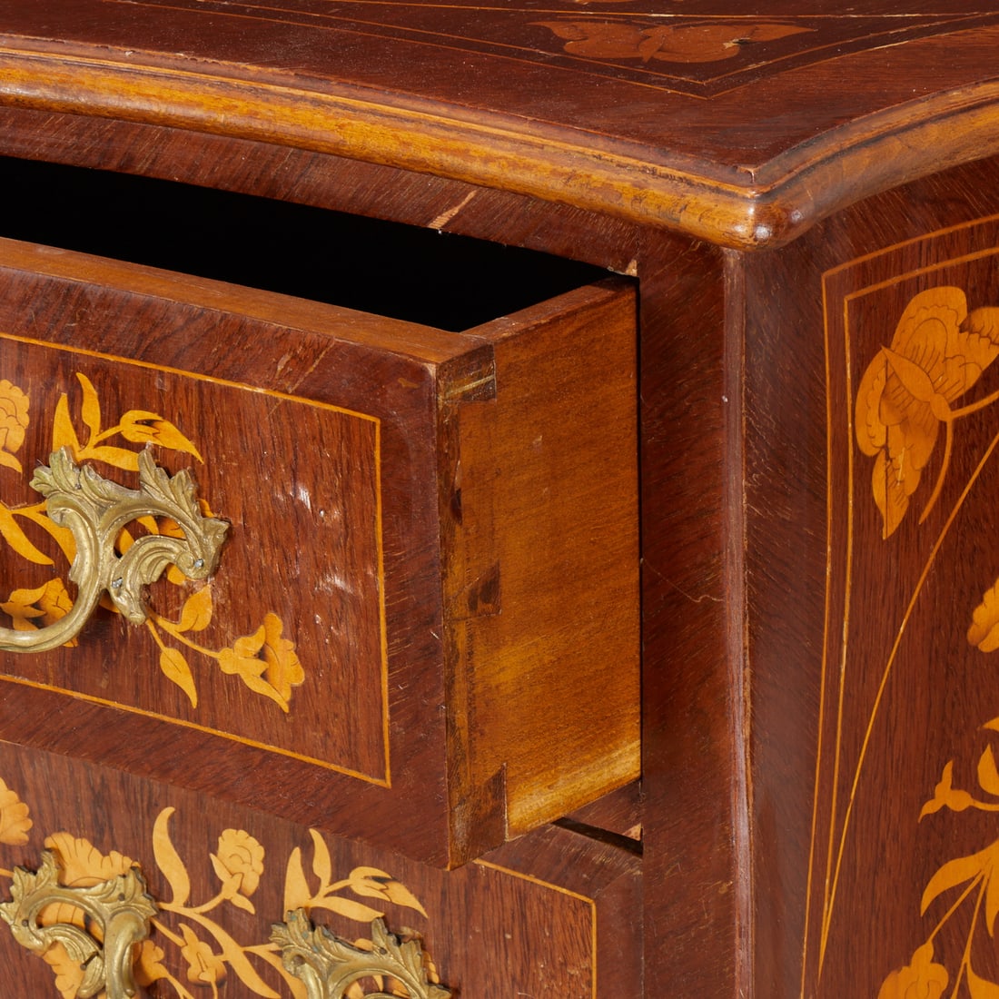 Continental Rococo marquetry commode - 5