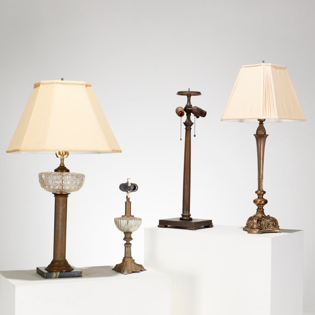 (4) Table lamp bases incl. Bigelow & Kennard (1 of 7)
