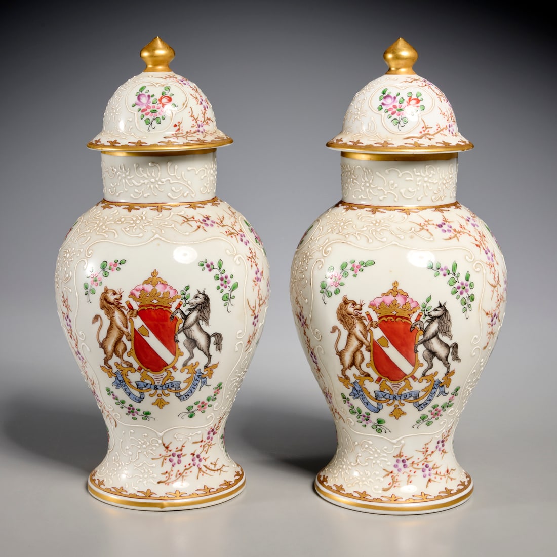 Pair Samson Chinese Export style armorial jars (1 of 7)