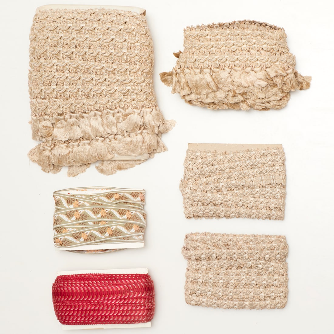 Fine vintage textile trims & finishes, ex Apfel: Fine vintage textile trims & finishes, ex Apfel, 20th c., (6) pieces, various styles and lengths, larger quantities wrapped on each cardboard, some labeled Old World Weavers, ex Iris Apfel, largest: