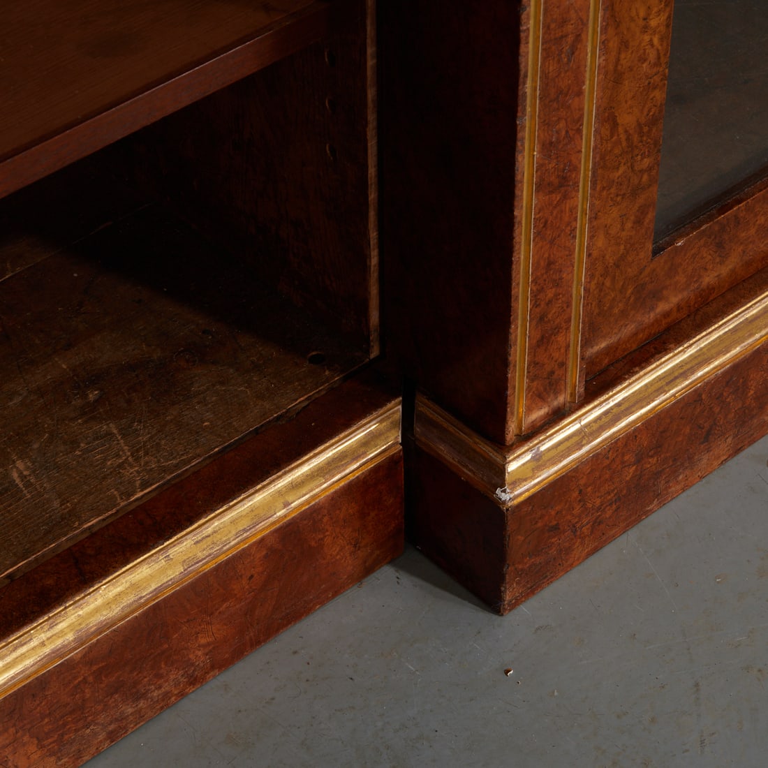 Palatial Regency gilt burr walnut bookcase - 3