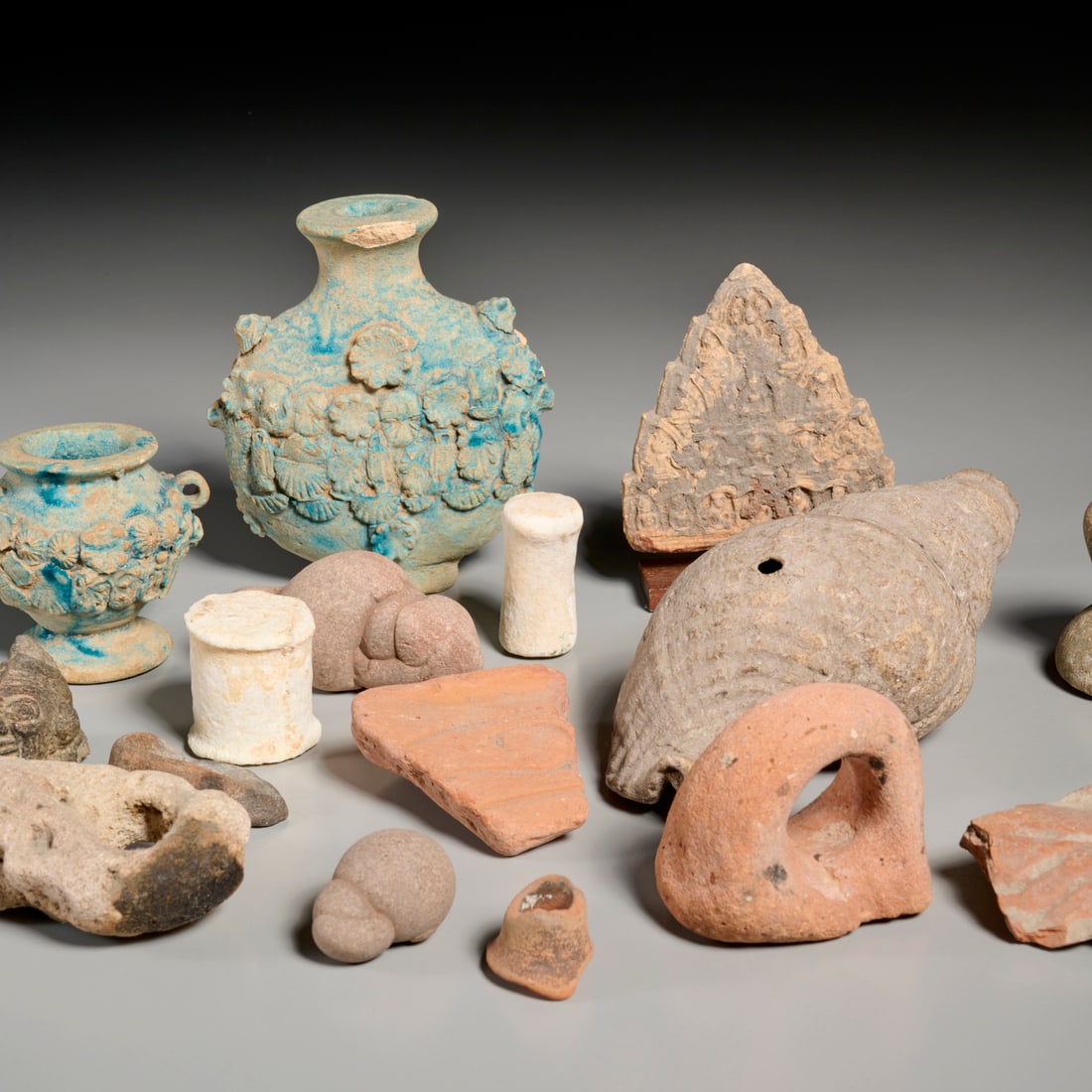 Group antiquities and style, incl. fragments (1 of 4)
