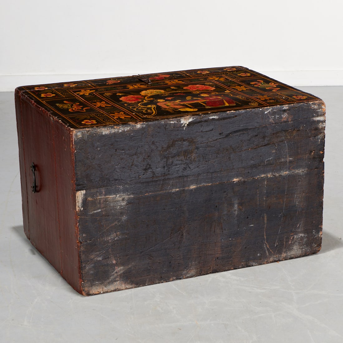 Chinese painted trunk - 5