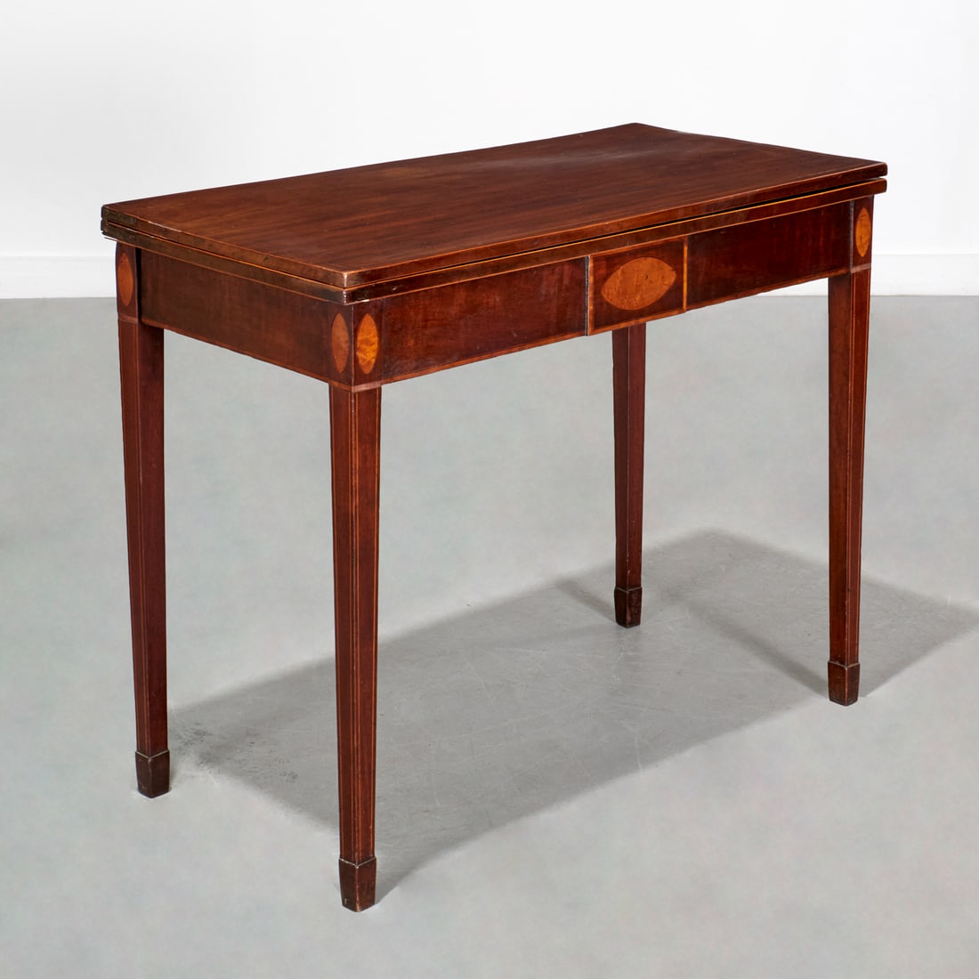 Hepplewhite style inlaid mahogany games table (1 of 7)