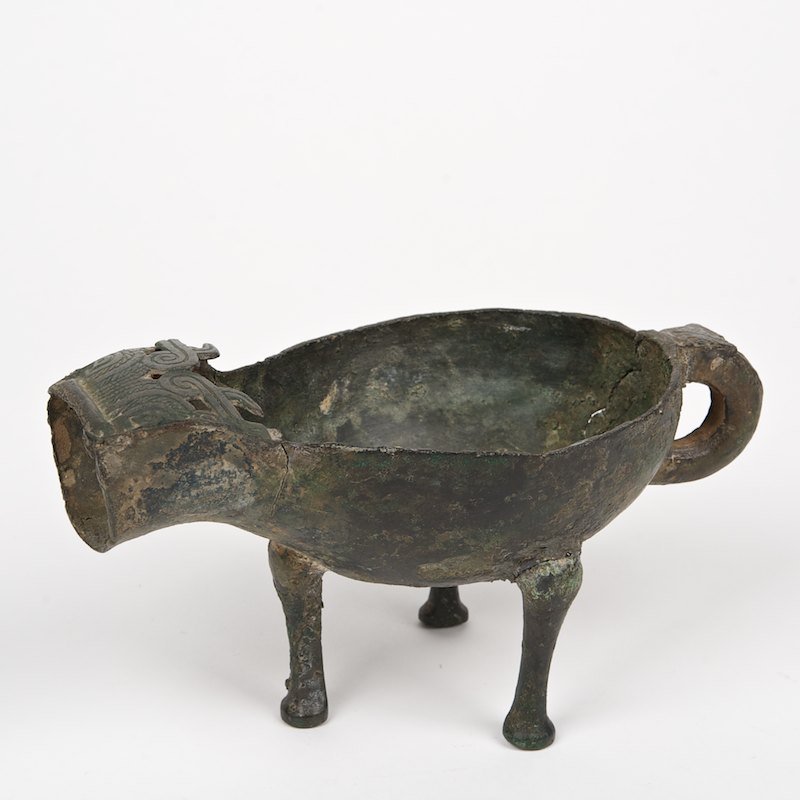 Chinese archaic bronze Yi pouring vessel: Chinese archaic bronze Yi pouring vessel, Prob. Zhou Dynasty, grotesque spout and thumbpiece, 3.25"h x 7"l x 3.5"w