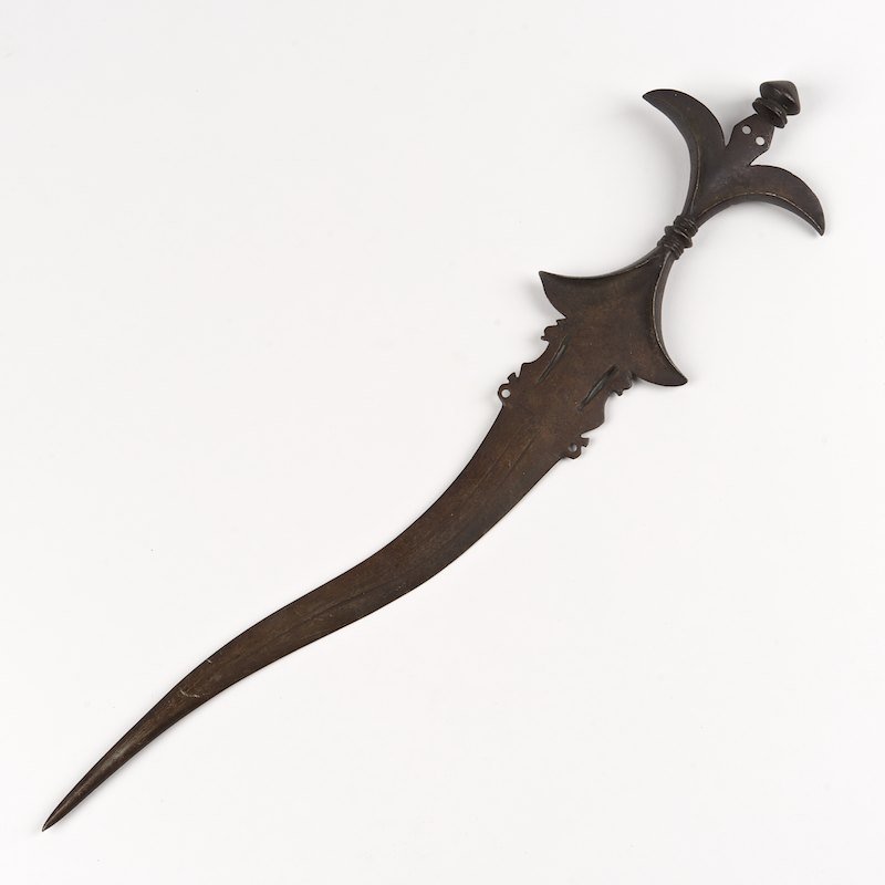 Antique Mughal all steel Chilanum dagger: Antique Mughal all steel Chilanum dagger, 17th c., engraved decoration, 16.5"l x 3.75"w