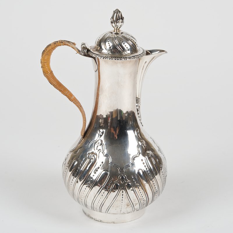 Early George III sterling silver coffee pot: Early George III sterling silver coffee pot, London, c. 1760, maker's mark "WR", probably those of William Robertson, 11.25"h x 5.25"dia., approx. 17.7 ozt. (total) Provenance: The Estate of actor Cli