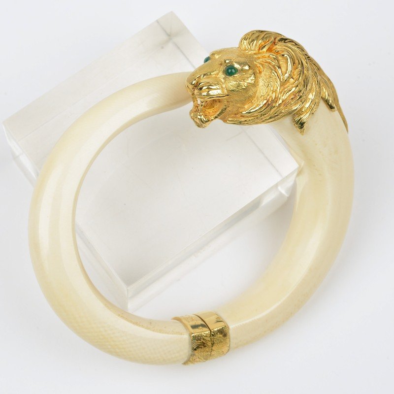 Van Cleef & Arpels 18k, tusk, green onyx bracelet