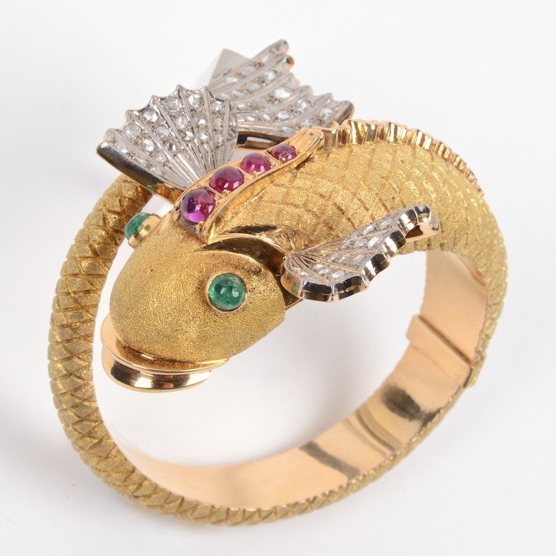 David Webb style 18K gemstone fish bangle bracelet: David Webb style 18K gemstone fish bangle bracelet, Incl. (36) rose cut diamonds, (4) cabochon rubies, (2) cabochon emeralds, hallmarked, fits standard size wrist, approx. 64 dwt. (total) Provenance: