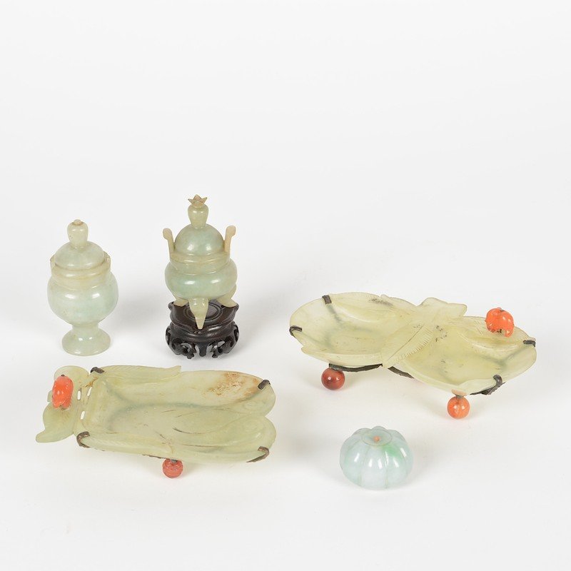 Group small Chinese jade and soapstone carvings: Group small Chinese jade and soapstone carvings, Qing Dynasty, (5) pieces, incl. miniature vessels and coupes, 4.75"l x 3.25"d (largest), 2.5"h x 1.5"w (tripod vessel)