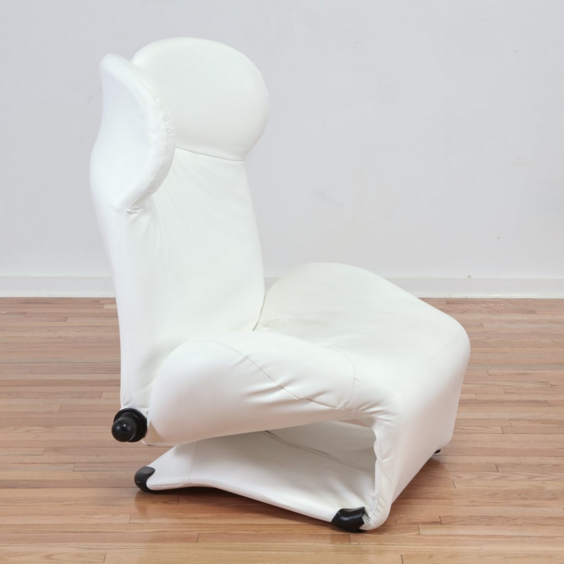 Toshiyuki Kita for Cassina "Wink" easy chair: Toshiyuki Kita for Cassina "Wink" easy chair, 20th c., white leather upholstery, steel frame, 40"h x 30"w x 31"d