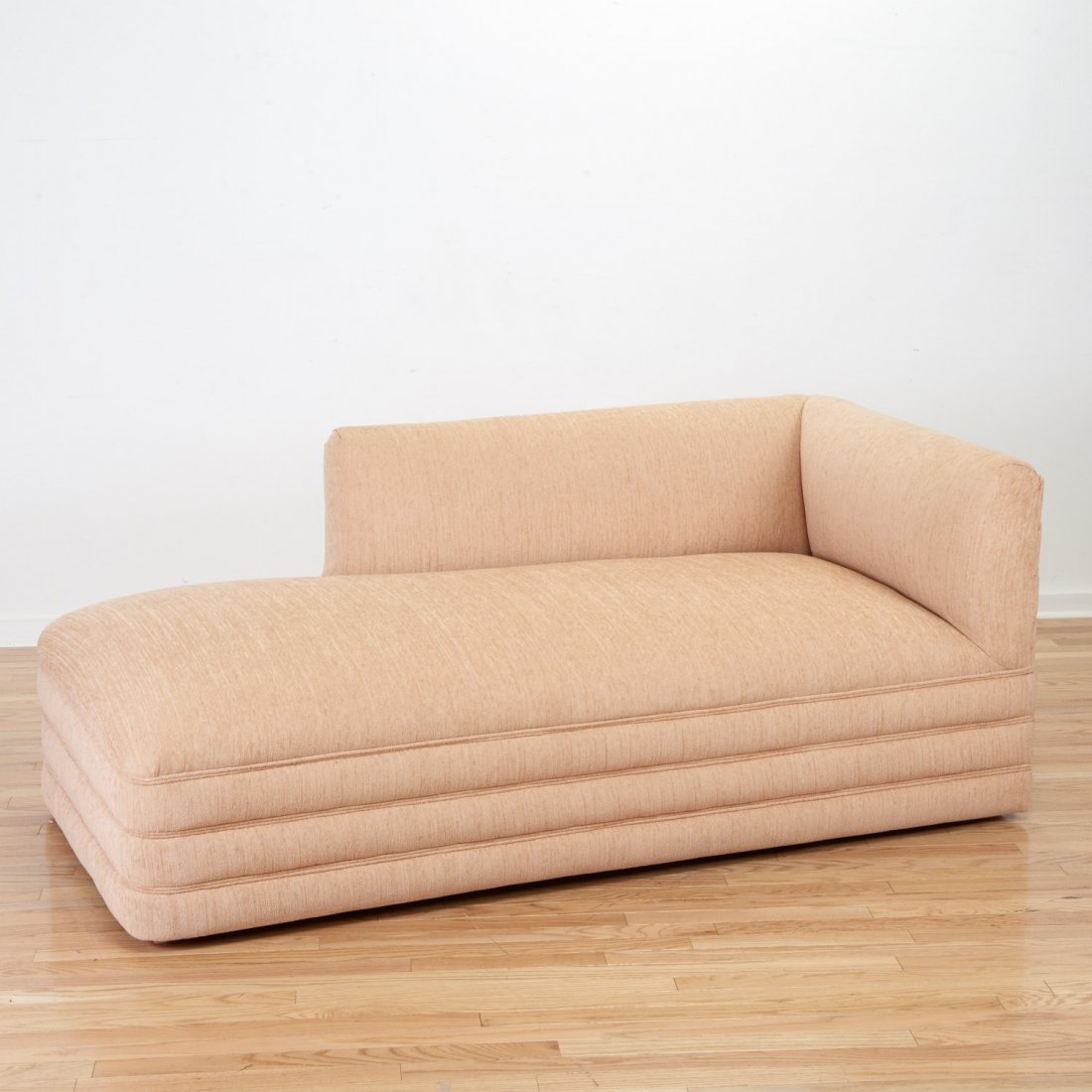 Donghia style upholstered chaise lounge: Donghia style upholstered chaise lounge, 20th c., pink velvet, 28"h x 70"l x 35"w