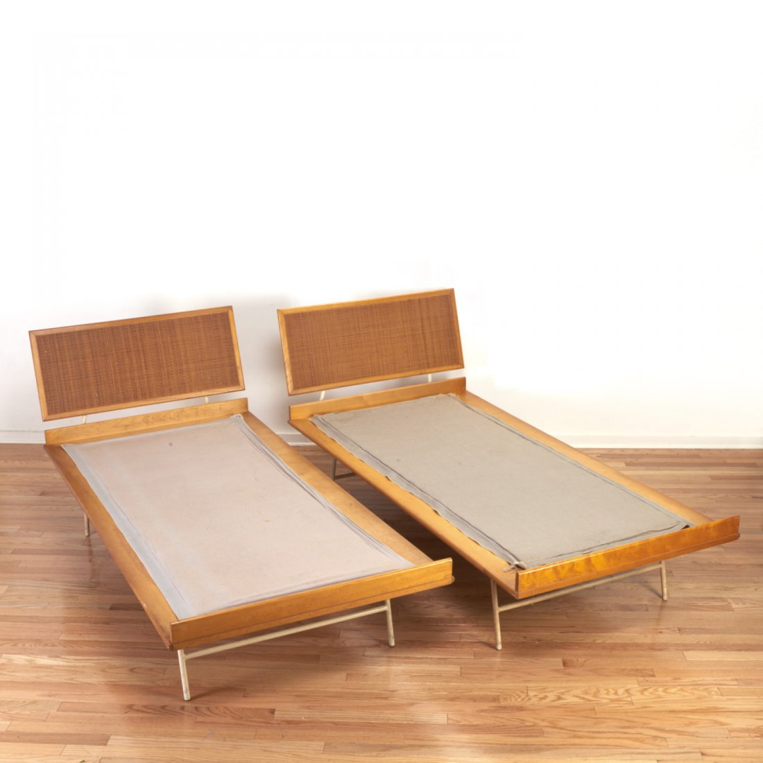 Pair George Nelson for Herman Miller twin beds (1 of 7)
