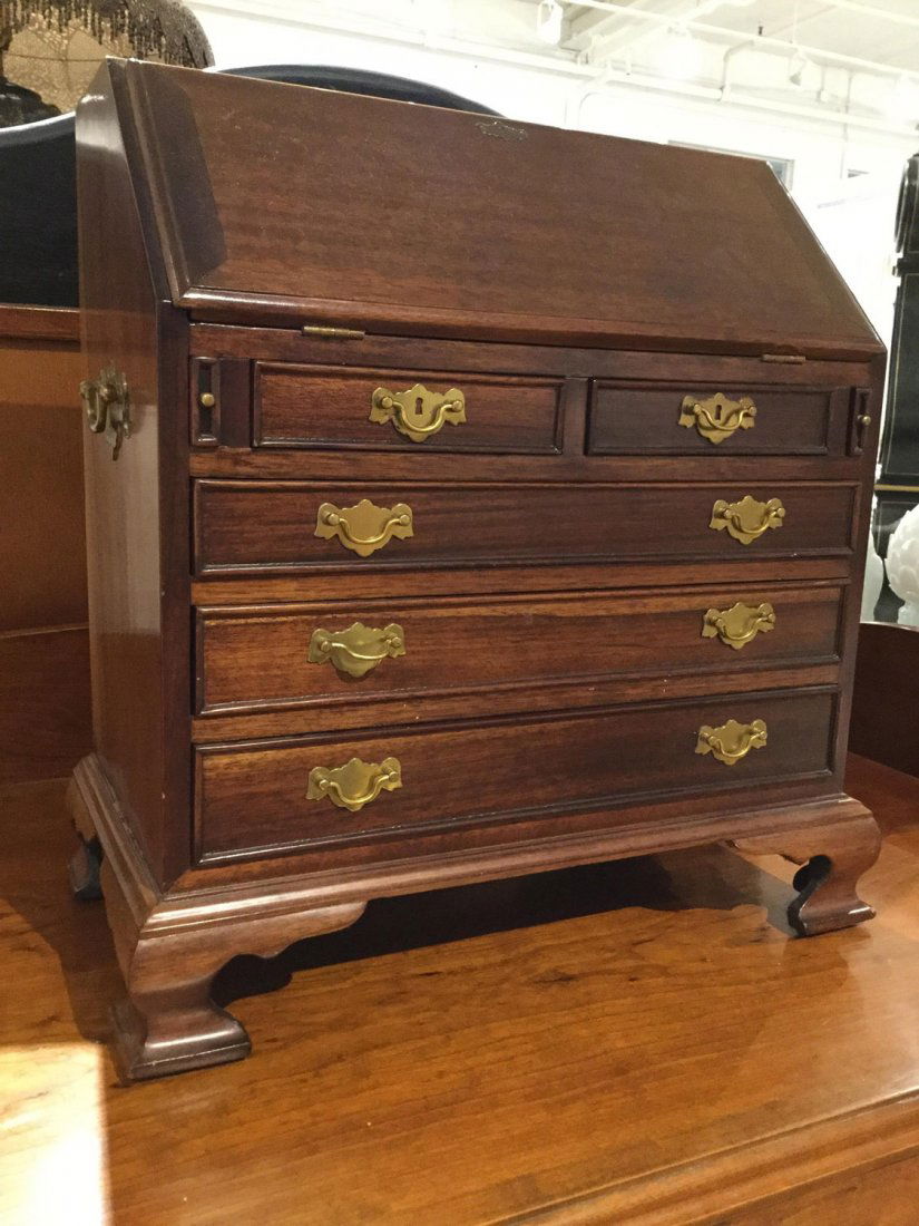 Miniature Chippendale style slant front bureau (1 of 4)