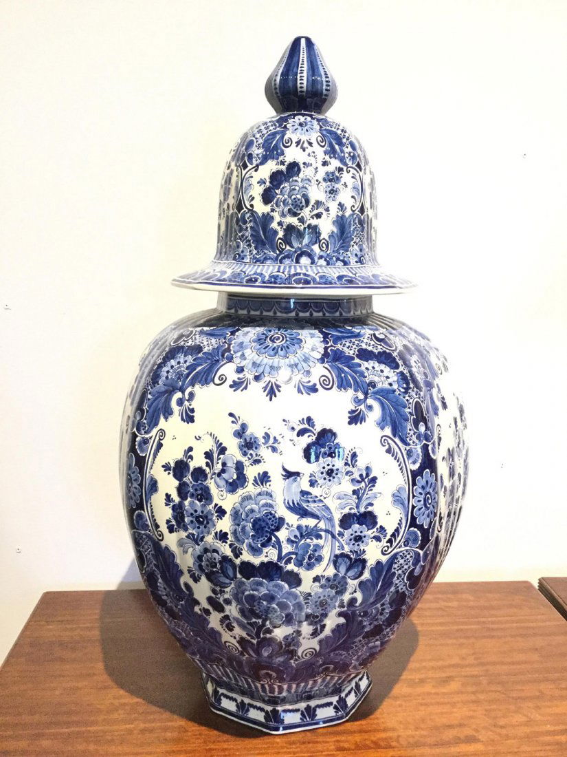 Large delft pottery jar and cover (1 of 4)