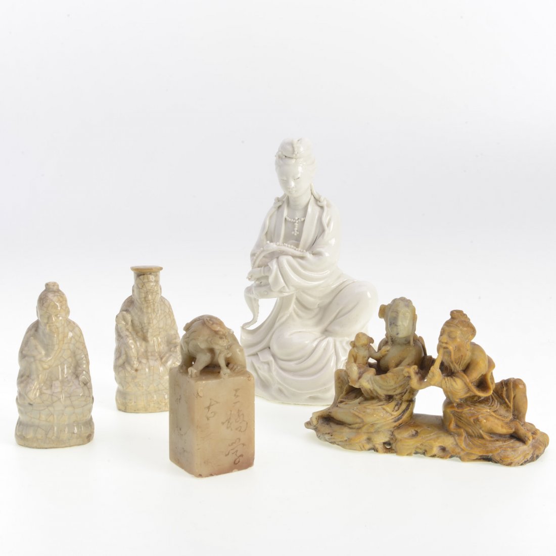 (5) pcs. Chinese porcelain and hardstone articles (1 of 8)