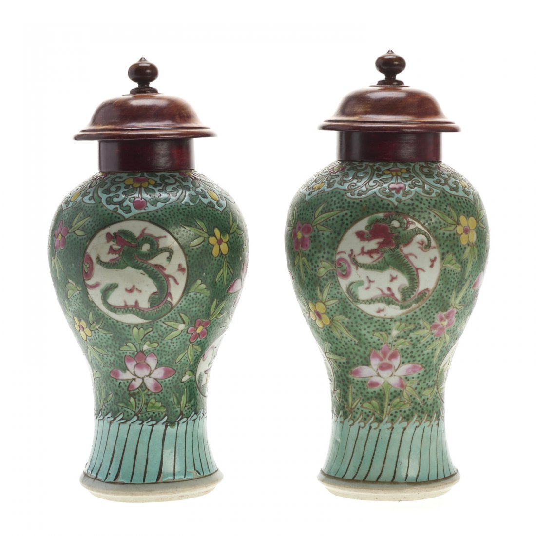 Pair Chinese famille vert jars with cover (1 of 7)