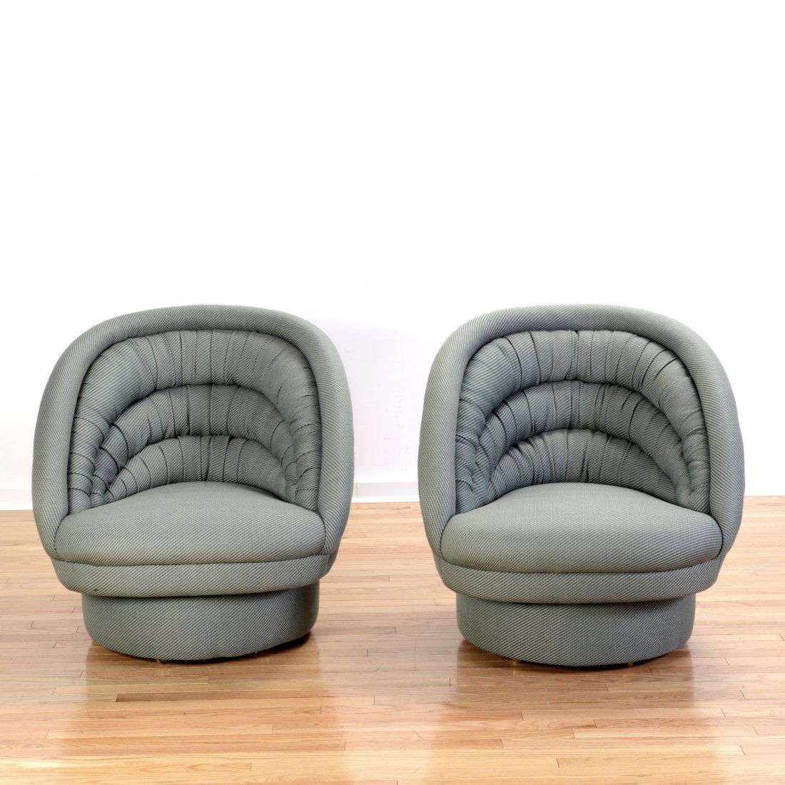 Pair Vladimir Kagan "Crescent" swivel chairs (1 of 4)