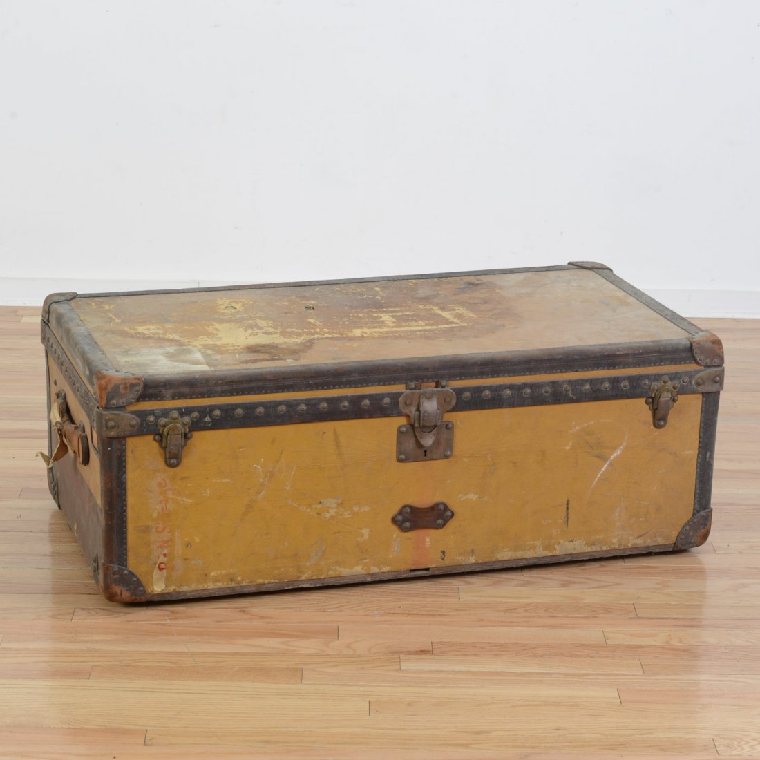 Vintage Louis Vuitton steamer trunk (1 of 9)