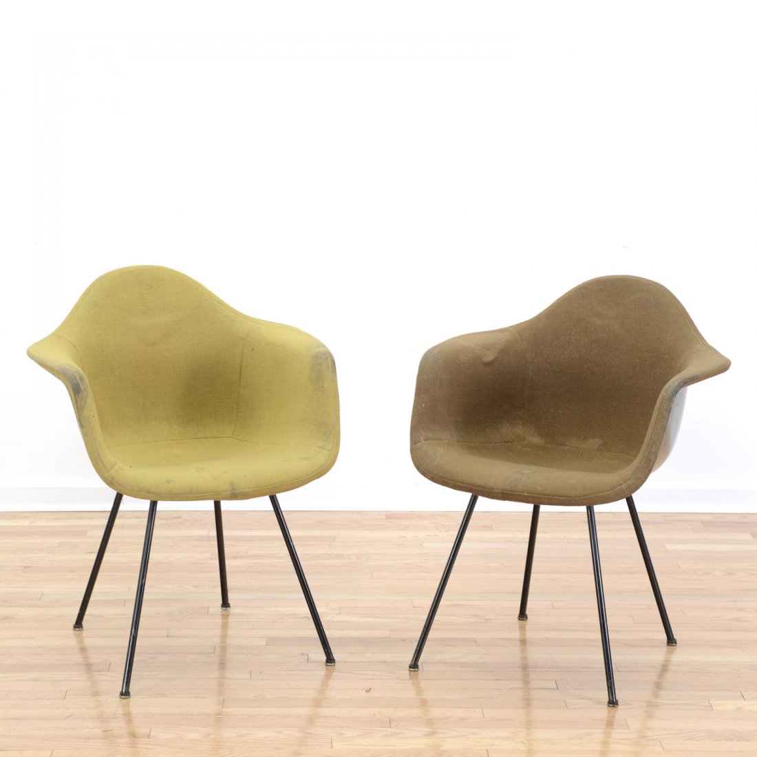 Pair Charles and Ray Eames "DAX-1s" chairs (1 of 5)