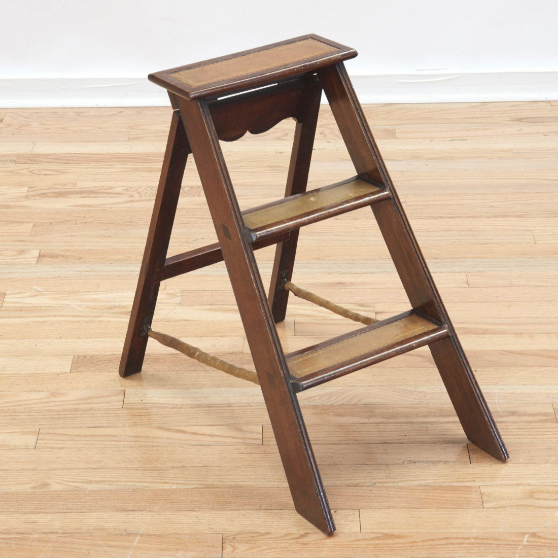 George III leather inset mahogany library ladder (1 of 6)