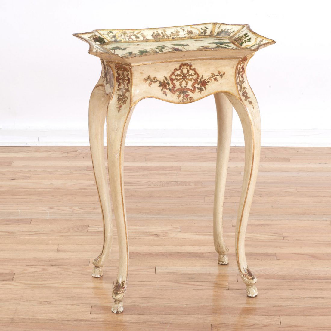Italian Lacca Povera decorated occasional table (1 of 8)
