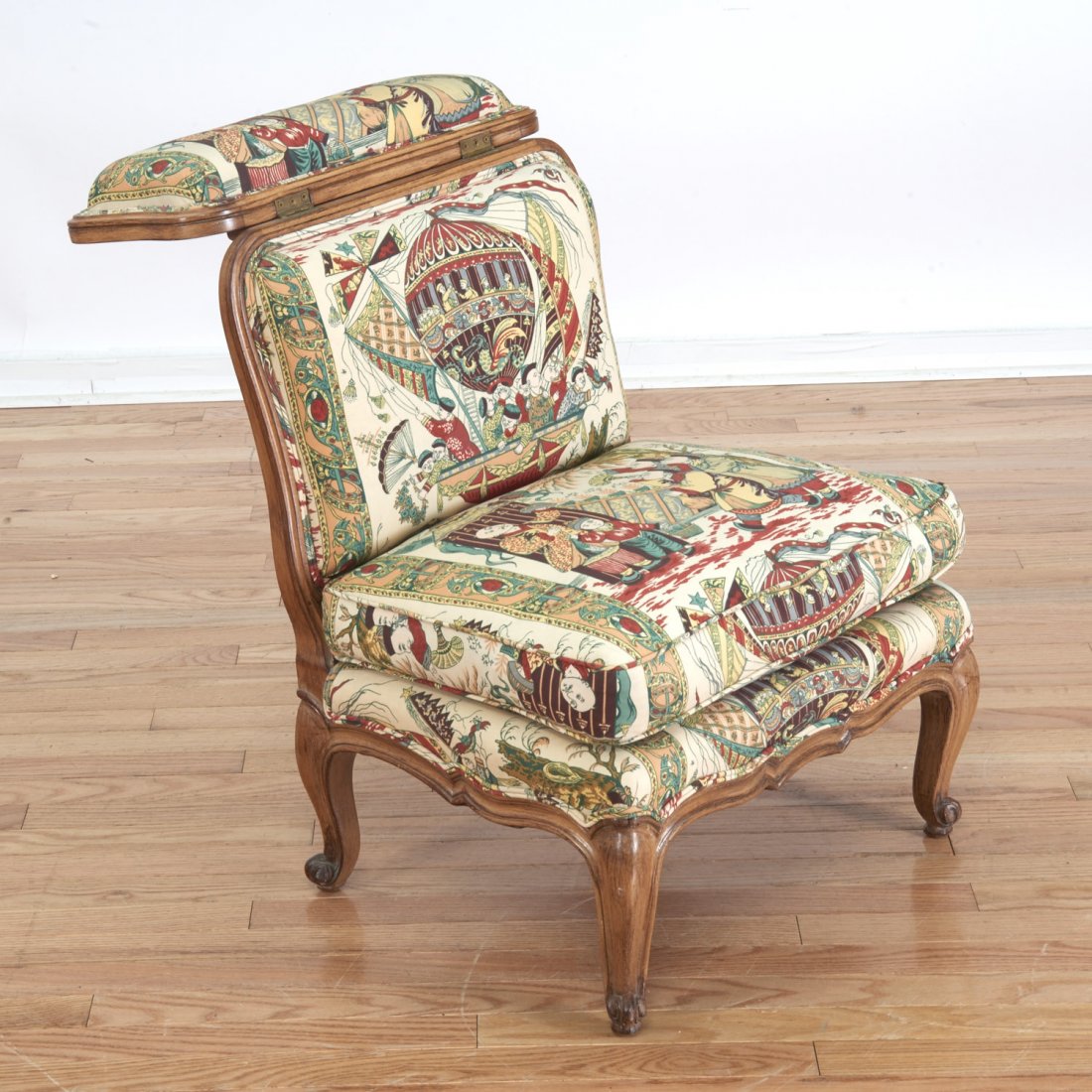 Louis XV style carved fruitwood prie dieu: Louis XV style carved fruitwood prie dieu, 20th c., nice Chinoiserie fabric, 28"h x 21"w x 27"d
