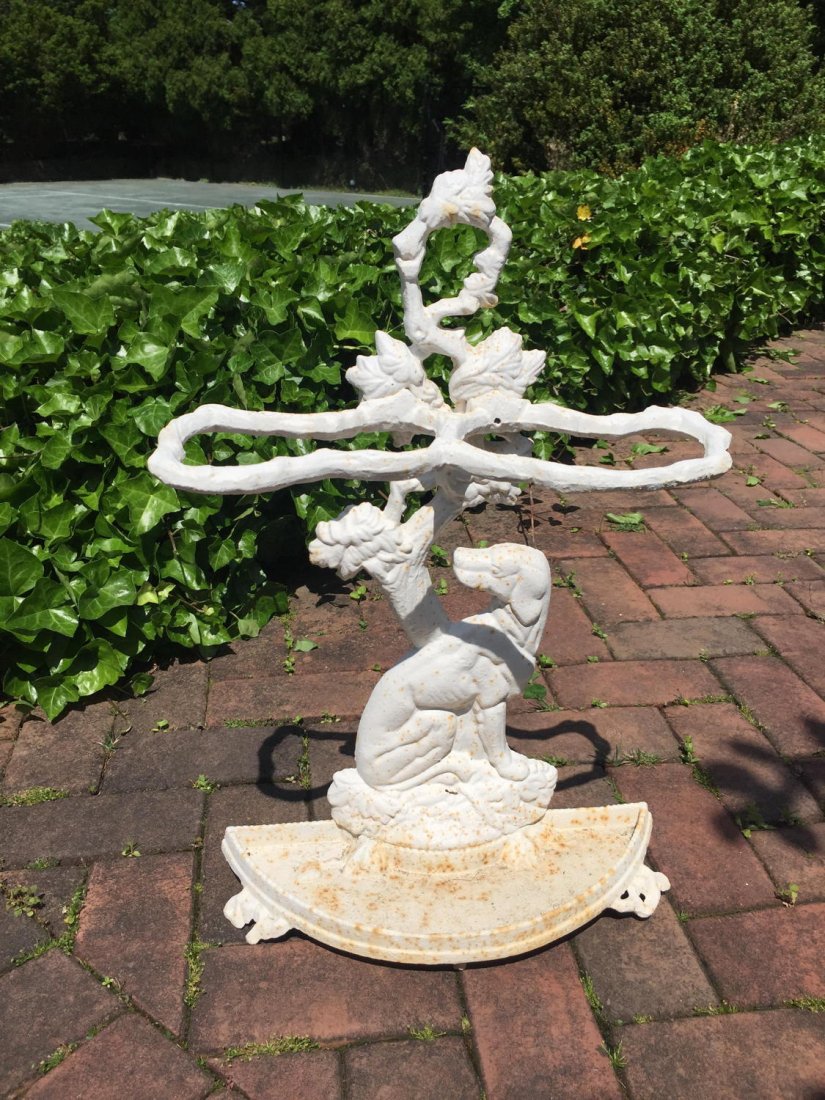 Victorian style cast iron dog umbrella stand: Victorian style cast iron dog umbrella stand, 20th c., 22"h x 14.5"w