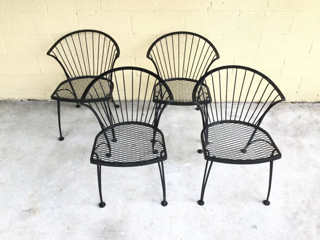 (4) Woodard Modernist wrought iron chairs: (4) Woodard Modernist wrought iron chairs, 30.25"h x 23"w x 22"d