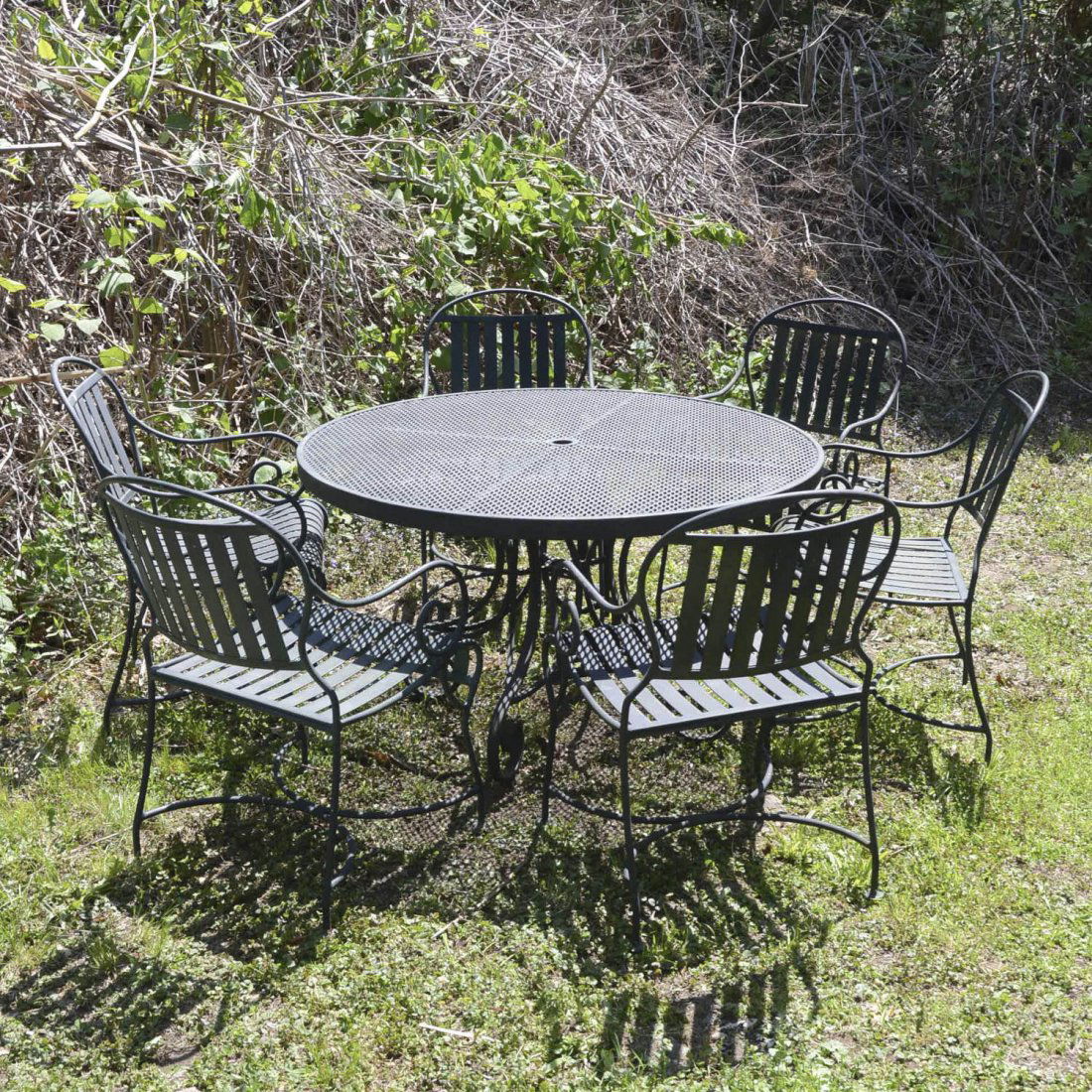 Molla patio table and (6) chairs (1 of 9)