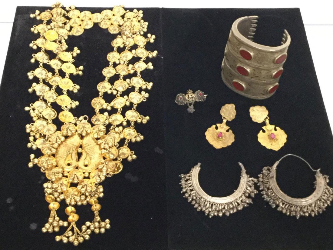 (5) pcs. Antique Middle Eastern style jewelry (1 of 10)