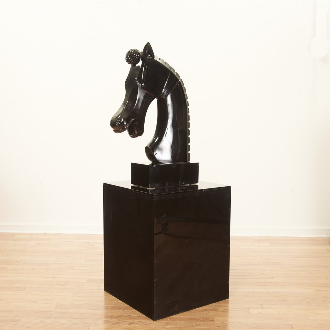 Loredano Rosin, sculpture: Loredano Rosin, sculpture, Loredano Rosin (Italian, 1936-1991), Horse's head, blown glass, signed "Loredano Rosin", no. 7/100, on glass pedestal, 29"h x 19"w x 17"d (sculpture, 24.5"h x 19.5"squ. (ped