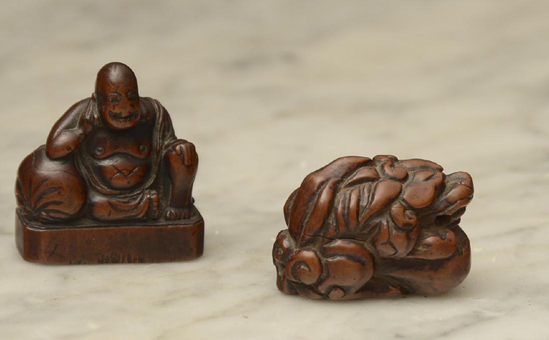 (2) Japanese Edo style boxwood netsukes (1 of 3)