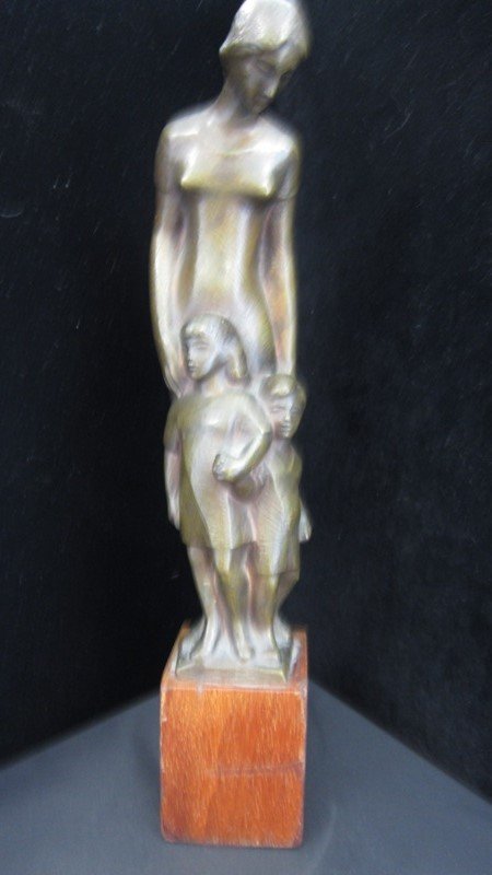 ANTIQUE RUSSIAN BRONZE VINCENT GLINSKY: ANTIQUE RUSSIAN BRONZE VINCENT GLINSKY Born December 1895 Russia, Died 1975 New York City. Bronze Measures Approximately 12" Tall and Stands on a 3-1/2" Wooden Base. Depicting Mid Century Woman with T
