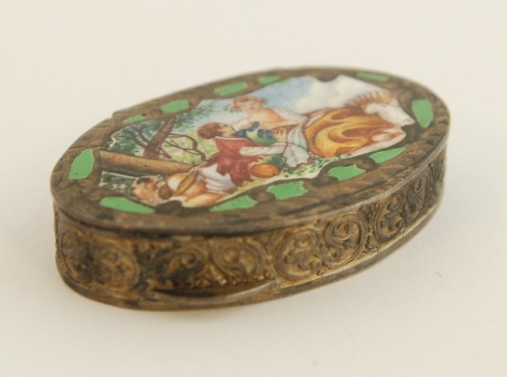 ANTIQUE ITALIAN 800 HANDPAINTED PILL BOX: ANTIQUE ITALIAN 800 HANDPAINTED PILL BOX Measures Approximately 1-3/4" Long. Depicting a Courting Couple. Signed 800 Italy. Circa 1920. Weighs 22gms