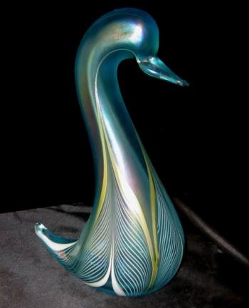 STUART ABLEMAN (AMERICAN 20TH CENTURY) BLUE SWAN: Stuart Ableman Art Glass Bule Swan. Signed, #MB 1600-16 Dated 1988 . Measures 9" Tall